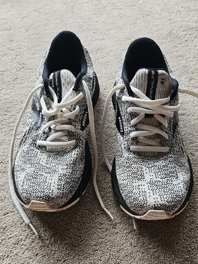 Mens Brooks Adrenaline 21  Running Shoes in Black & White Size 8